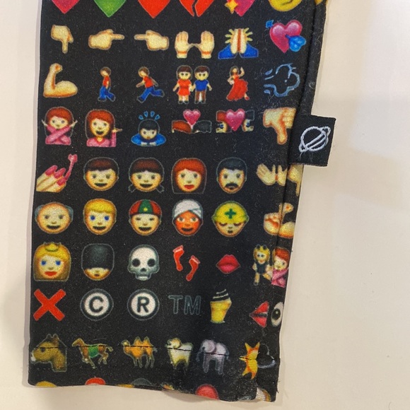 EMOJI KIDS LEGGINGS WITH MANY EMOJIS FOR A 6-7 YEAR OLD - Picture 10 of 12